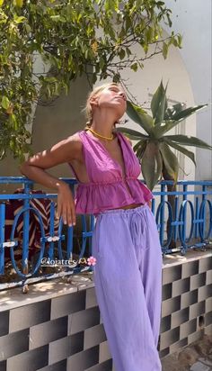 Summer Style 2020, Summer Work Outfits Europe, Purple Linen Pants Outfit, Colorful Feminine Outfits, Purple Beach Outfit, Summer 2024 Outfits Trends, Charleston Outfits Summer, California Beach Outfit, Carribean Outfit