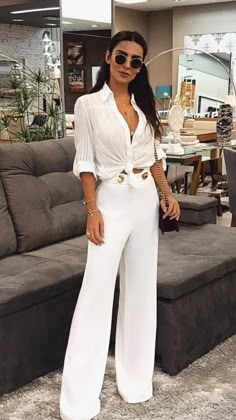 Spring Weekend Outfit, White Flare Pants, All White Outfits, White Pants Outfit, White Top Women, White Flares, Mode Casual