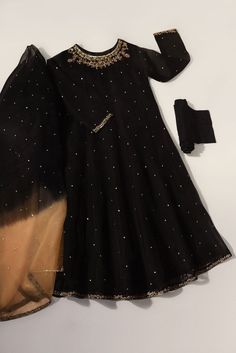 Wedding Dresses Garden, Black Embroidery Dress, Shadi Outfits, Eid Fits, Wedding Dresses Fit, Black Pakistani Dress, Dresses Couture, Enchanting Wedding, Frock Style