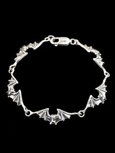 Bat Bracelet in Silver Vampire Jewelry, Bat Jewelry, Frog Jewelry, Frog Necklace, Hawaii Jewelry, Fox Jewelry, Jewelry Halloween, Goth Jewelry, Bat Wing