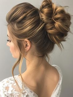 Fresh Messy Bun Styles for Medium Hair 2024 Messy Buns For Medium Hair, Buns For Medium Hair, Messy Buns