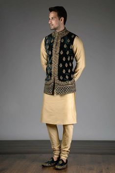 Indo Western Menswear, India Fashion Men, Stylish Waistcoats, Menswear Suit, Indian Groom Dress, Mens Indian Wear