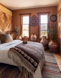 Casita Guest House Interior Design, Vintage Southwestern Decor, Native American Inspired Decor, Native American House Decor, Santa Fe Bedroom Ideas, Western Guest Room, Southwest Cottagecore, Adobe House Decor, Southwest Bedroom Ideas