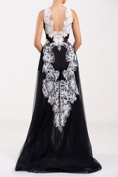 Description Black-White A-line, Long dress Sleeveless Open neckline Tulle, Embroidered lace Dry Clean Evening Dress RTWSS22-72-38