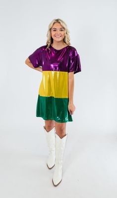 Cap sleeves Oversized fit Straight fit Stretch Longer length Semi-sheer, Not-lined 95% Polyester, 5% Spandex SIZES: SMALL MEDIUM LARGE Make a statement at your next Mardi Gras event with this Short Sleeve Metallic Colorblock Dress! It features a unique colorblock pattern and metallic shine that will turn heads and wow the crowd. Perfect for any event, this dress can quickly transition from day to night so you can party all day and all night! SIZE XS S M L XL 2XL 3XL FITS A SIZE 00-0 2-4 6-8 10-1