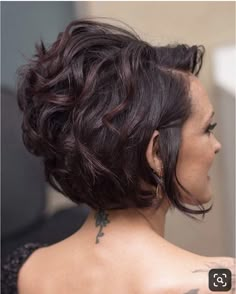 Κούρεμα Bob, Short Hair Back, Half Shaved, 2023 Hair, Short Hairdos, Short Layered, Short Hairstyles For Thick Hair, Short Layered Haircuts, Penteado Cabelo Curto