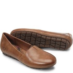 Treat yourself to the plush comfort and go-anywhere style of our sleek Inlet sandal. Mens Slip Ons, Ireland Trip, Women's Slip Ons, Leopard Fashion, Leather Slip On Shoes, Shoes And Boots, Born Shoes, La Fashion, Dress For Success