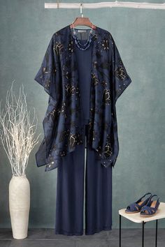 Rich mulled-wine hues with a delicate touch, in a lightweight topper with a shadowed floral print. | Women's Midnight Muse Topper - Frosted Thyme/Ivory Mother Of The Bride Trousers, Kaftan Pattern, Mother Of The Bride Suits, Coctail Dresses, Plus Size Formal, Poncho Style, Evening Dresses Elegant, Midnight Navy, Coldwater Creek