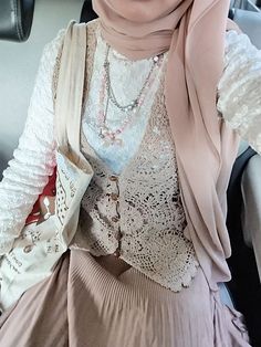 Modest Girly Outfits, Modest Casual Outfits, Casual Hijab Outfit, Hijabi Outfits, Hijab Fashion Inspiration, Hijabi Fashion, Girly Outfits, Casual Style Outfits, Modest Outfits