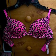 Never Worn Brand New Pink Victoria Secret Hot Pink Cheetah Y2k Push Up Bra 34b (78% Nylon - 22% Elastane) Never Worn Condition. Offers Accepted! Y2k Loungewear, Hot Pink Outfits, 2000s Cheetah Print, Birthday Checklist, 2000s Fashion Inspiration, Victoria's Secret Pink Bra, Mcbling Y2k, Pink Cheetah Bra, Hot Pink Bra