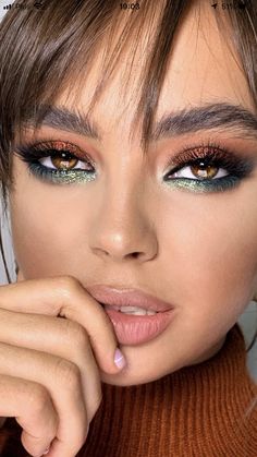 Milani Gilded Terra Looks, Eye Makeup For Hazel Eyes Hooded, Earthy Eye Makeup, Make Up Yeux Vert, Make Up Vert, Glam Winter Makeup, Eyeshadow Looks 2023, Day Eyeshadow Looks, Make Up Verde