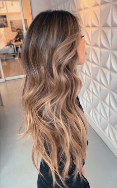 brunette balayage hair, brunette hair, balayage for dark brown hair, caramel balayage Light Brown Balayage, Brunette Ombre, Bronde Balayage, Brunette Balayage, Brunette Hair With Highlights, Caramel Hair, Brunette Balayage Hair, Honey Blonde Hair, Brown Hair Balayage