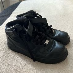 Brand New Black Mid Rise Air Force Ones!! Womens Size 8.5, Barely Worn High Top Black Air Forces, Black Air Force 1 Outfit, Shoes Nike Black, Black Air Force 1, Air Force 1 Outfit, Nike Tanjun, Nike Tennis Shoes, Nike Air Shoes, Dream Fashion