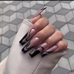 Black Nails Nail Art, Simple Edgy Nails, Maddie Nails, Iconic Nails, Uñas Nail Art, M Nails, Edgy Nail Art, Unghie Sfumate, Edgy Nails