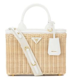 Prada Purses, Beige Purses, Beige Handbags, Bag Prada, Wicker Bags, Luxury Purses, Bags Aesthetic, Prada Handbags, Cute Bags