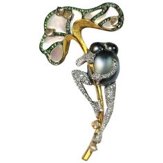 1 Baroque Pearl - 5.25gm / 111 Diamond - 1.06ct / 6 MS - 0.91ct 94 Green Garnet - 0.65ct / 7 Shell - 0.67gm Yellow Pearl, Pearl Necklace Designs, Sparkly Jewelry, Green Garnet, Diamond Brooch, Art Nouveau Jewelry, Pearl Brooch, Floral Jewellery, Jewelry Patterns