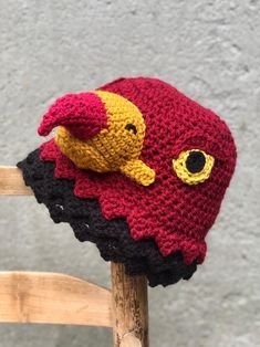 This hawk hat is all hand made from my original design. It is meticulously detailed as well as warm and practical!  Please select desired size.  Hat sizing info: 0-3 months: 15" circumference  3-6 months: 17" circumference 6-12 months: 18" circumference  12 months-2T: 19" circumference  3T-4T: 20" circumference  4T-tween: 21" circumference  adult small: 22" circumference  adult medium: 23" circumference  adult large: 24" circumference Care instructions: hand wash, lay flat to dry or line dry. Hat Halloween Costume, Red Hawk, Christmas Gift Baby, Bonnet Au Crochet, Bird Costume, Bonnet Crochet, Animal Hats, Baby Bird, Hat Crochet