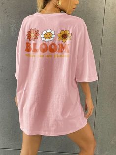 Oversized Shirt Outfit, Normal Girl, Oversized Graphic Tee, Pink Tee, Graphic Tee Design, Oversized Tee, Oversized Shirt, Oversized Tshirt, Shirt Outfit