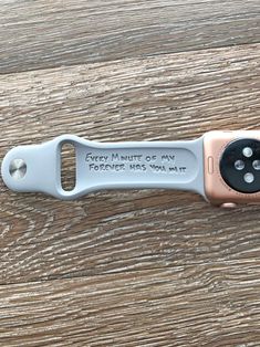 Handwriting on Watch Band Mother's Day Gift Compatible - Etsy Roses Valentine, Apple Watch バンド, Apple Watch Fashion, Unique Watches, Watch Engraving, Apple Watch Accessories, Apple Watch Band, Dandy