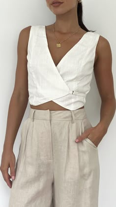 Ivy Vest - White - Buy Women's Tops - Billy J Beige Pants Outfit Aesthetic, Linen Clothes For Women Classy, Sleeveless Shirt Outfit, Beige Trousers Outfit, White Vest Outfit, Beige Pants Outfit, Outfit Trousers, White Tops Outfit, Costumes 2024