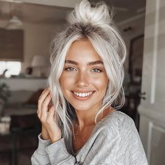 Platinum With Root Tap, Rooty Platinum Blonde Hair, Dark Roots Platinum Blonde Hair, Bright Blonde Dark Roots, Blonde With Underneath Color, Blonde Half Up Half Down, Platinum Grey Hair, Platinum Lob, Ash Blonde Hair Color Ideas