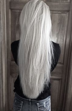 Platinum Blonde Hair Edgy, Long Platinum Blonde Hair With Bangs, Long Wavy Platinum Blonde Hair, Hair Extensions Platinum Blonde, Long Hair Older Women, Long White Blonde Hair Aesthetic, Long Silver Hair, Gray Hair Highlights