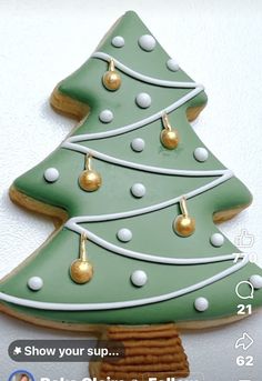 Star Sugar Cookies Decorated Christmas, Christmas Tree Cutout Cookies, Christmas Tree Decorated Cookies, Christmas Tree Sugar Cookies Decorated, Christmas Sugar Cookies With Royal Icing, Easy Christmas Baking Recipes, Sugar Cookie Christmas Tree, Christmas Tree Sugar Cookies, Christmas Baking Recipes Easy