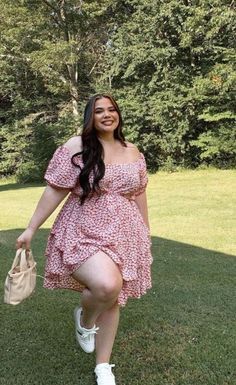 Dresses For Big Belly Women, Big Belly Outfits Plus Size, Summer Outfits Big Stomach, Flattering Clothes, Women Beach Outfits, Plus Size Posing