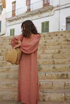 Loose Fitting Summer Outfits, Slow Living Outfit, Pink Linen Bohemian Dresses, Bohemian Pink Linen Dresses, Pink Bohemian Linen Dress, Oversized Linen Maxi Dress With V-neck, Oversized Linen V-neck Maxi Dress, Pink V-neck Linen Dress For Beach, Linen Kaftan