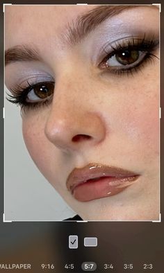 Christmas Makeup Inspiration, Cassie Ainsworth Makeup, Schminke Aesthetic, Makeup Ideas 2024, Light Low Contrast Makeup, Basic Eyeshadow Looks, New Years Makeup Looks, Cold Winter Makeup, Grey Eyeshadow Looks