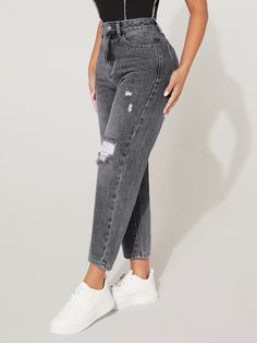 Grey Boyfriend Jeans Outfit, Grey Jean Outfit Women, Cute Mom Jeans Ripped, Mom Jeans Outfit Classy, Grey Mom Jeans Outfit, Styling Grey Jeans, Pantalones Mom Jeans, Grey Jeans Women, How To Style Grey Jeans