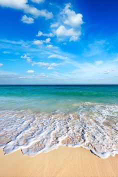 the beach is clean and ready to be used as a backdrop for an image or wallpaper