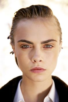 The fascinating, ever-changing fashion of eyebrows 1950's Makeup, Eyebrow Growth Oil, 1950s Glam, 1950s Makeup, Glam Ideas, Eyebrow Growth Serum, Bold Brows, Model Reference, Natural Eyebrows