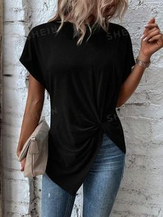 Free Returns ✓ Free Shipping✓. SHEIN LUNE Twist Asymmetrical Hem Dolman Sleeve Tee- Women T-Shirts at SHEIN. Winter Blouses, Short Sleeve Dress Shirt, Estilo Chic, Professional Attire, Look Casual, Outfit Casual, Long Shirt, Blouse Styles, Dolman Sleeve