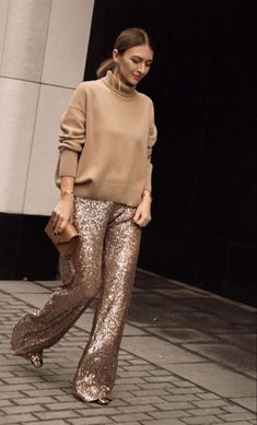 Sequin Trousers Outfits, Sequins Pants Outfit, Gold Sequin Pants, Sequin Trousers, Sequin Pant, Fest Outfits, Fiesta Outfit, Sequin Pants, Sequin Outfit