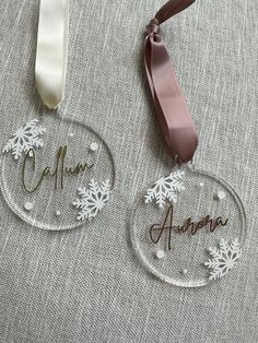 Merry Christmas Acrylic Ornaments, Cricut Xmas Gifts, Custom Acrylic Christmas Ornaments, Cricut Name Ornaments, Personalized Name Ornaments, Personalized Acrylic Christmas Ornaments, Round Acrylic Ornaments, White Acrylic Ornaments