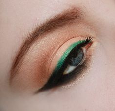 Emerald Eyeliner, Eyeliner Verde, Maquillage On Fleek, Green Eyeliner, Eyeliner Products, Makeup Tutorial Eyeliner, Best Eyeliner, Green Makeup