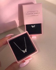 Birthday Gifts Expensive, Luxury Birthday Gifts Aesthetic, Birthday Gifts For Myself, Expensive Gifts Aesthetic, Gift Ideas For Myself, Expensive Gift Ideas, Expensive Jewellery, قلادات متدلية