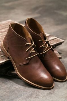 Father's Day Gifts Brown Chukka Boots, Leather Chukka Boots, Mens Boots Casual, Chukka Boots Men, High Ankle Boots, Brown Leather Shoes, Brown Shoes, Mens Fashion Trends, Running Shoes For Men