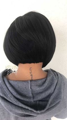 Bob Hairstyles Layered, Bob Hairstyles For Black Women, Hairstyles Layered, Undercut Haircut, New Natural Hairstyles, Messy Bob Hairstyles, Stacked Bob, Layered Bob Short, Easy Hairstyles For Medium Hair