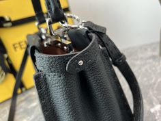 Using seven-layer oil edge smearing process and hand-sewn wax thread, the skin texture is clear and textured. The more you use it, the softer t0go will become more flavorful after years.

Size: 23-12-18 Lv Purse, Fendi Peekaboo, Lv Shoes, Medium Handbags, Mini Bucket Bags, Lv Handbags, Lv Belt, Lv Wallet, Skin Texture