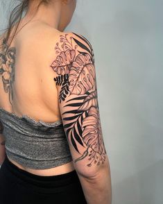 Leafy Floral Sleeve Tattoo, Tropical Shoulder Tattoo, Hawaiian Leaves Tattoo, Monstera Shoulder Tattoo, Houseplant Tattoo Sleeve, Tattoo Sleeve Filler Ideas For Women, Tropical Arm Sleeve Tattoo, Plant Tattoo Shoulder