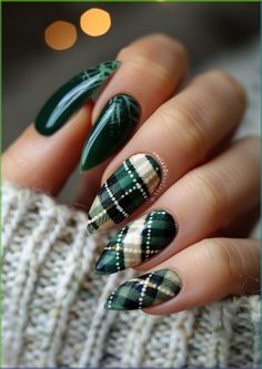 Tartan Nails Green, Scottish Nail Art, Scottish Nails, Green Plaid Nails, Realistic Nails, Nail Art Motif, Scottish Festival