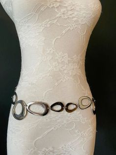 Fits With Accessories, Silver Metal Belt, Free Sprit Outfits, Cloth Accessories Ideas, Party Jewelry With Metal Decoration, Silver Jewelry With Metal Decoration, Silver Metal Chain Belt With Metal Decoration, Elegant Silver Metal Chain Belt, Belts On Dresses