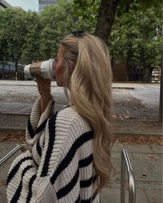 Aesthetic Hair Photos, Good Hair Aesthetic, Brunette Instagram Pictures, Classy Girl Aesthetic Outfit, Blonde Styled Hair, How To Take Good Pictures For Instagram, Blonde Hair Inspiration Long, Winter Hair Ideas, Aesthetic Hair Styles