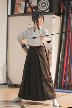 Japanese Archer, Archery Women, Archery Bows, Drawing Artwork, Retro Outfits, Model Photography, Archery