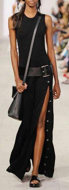 Sukienki Maksi, Skirt Diy, Woman Walking, فستان سهرة, Black Women Fashion, Looks Style, Mode Inspiration, Look Fashion, A Black