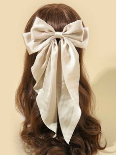 Big Bow Outfit, White Bow Hairstyle, France Hairstyles, Cute Head Accessories, Outfits With Bows, Coquette Hair Accessories, White Ribbon Hair, Hair With Bow, Beige Accessories