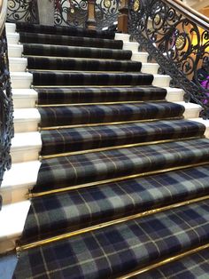 the stairs are lined with black and blue plaid carpet