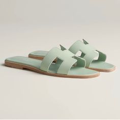 Luxury Green Flat Sandals, Hermes Oran Sandals, Hermes Style, Box Ribbon, Hermes Shoes, Hermes Oran, Orange Leather